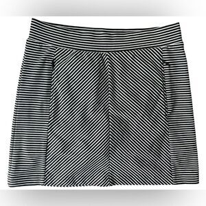 T by Talbots Striped Skort Size SP Black White Athletic Performance